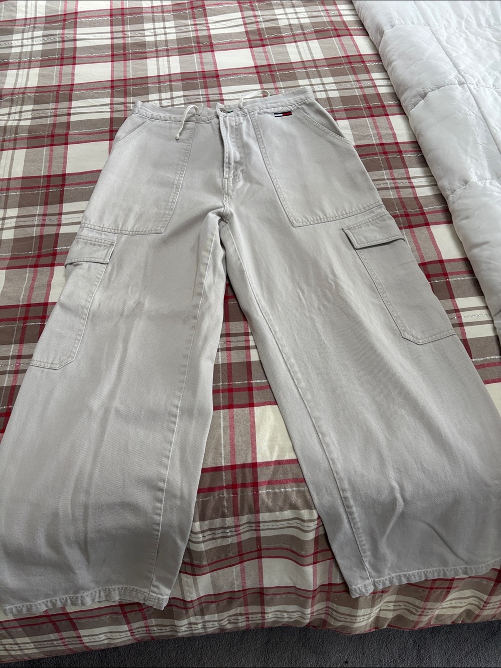Tommy Hilfiger Men's Light Beige Slim Jeans with Signature Flag